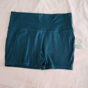 Brisas woman short